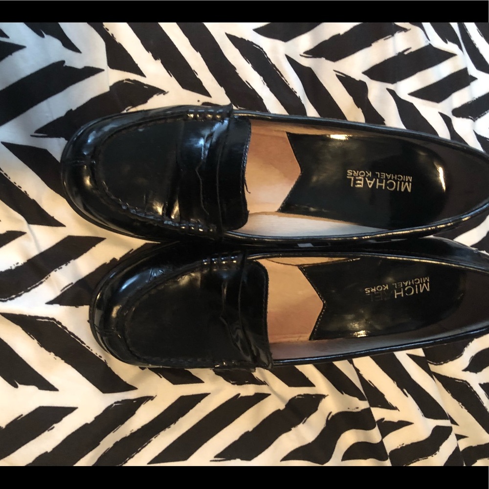 Michael Kors Black patent leather pumps sz7